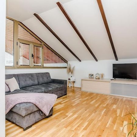 Apartment Roko - Up To 4 People With Free Parking Zara Esterno foto