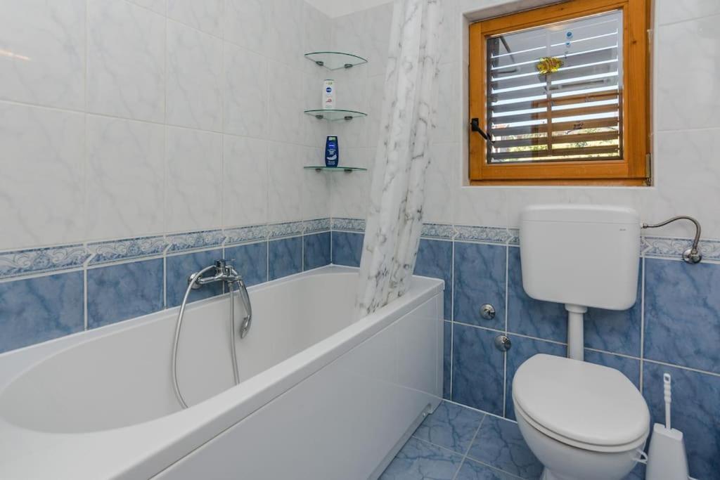 Apartment Roko - Up To 4 People With Free Parking Zara Esterno foto
