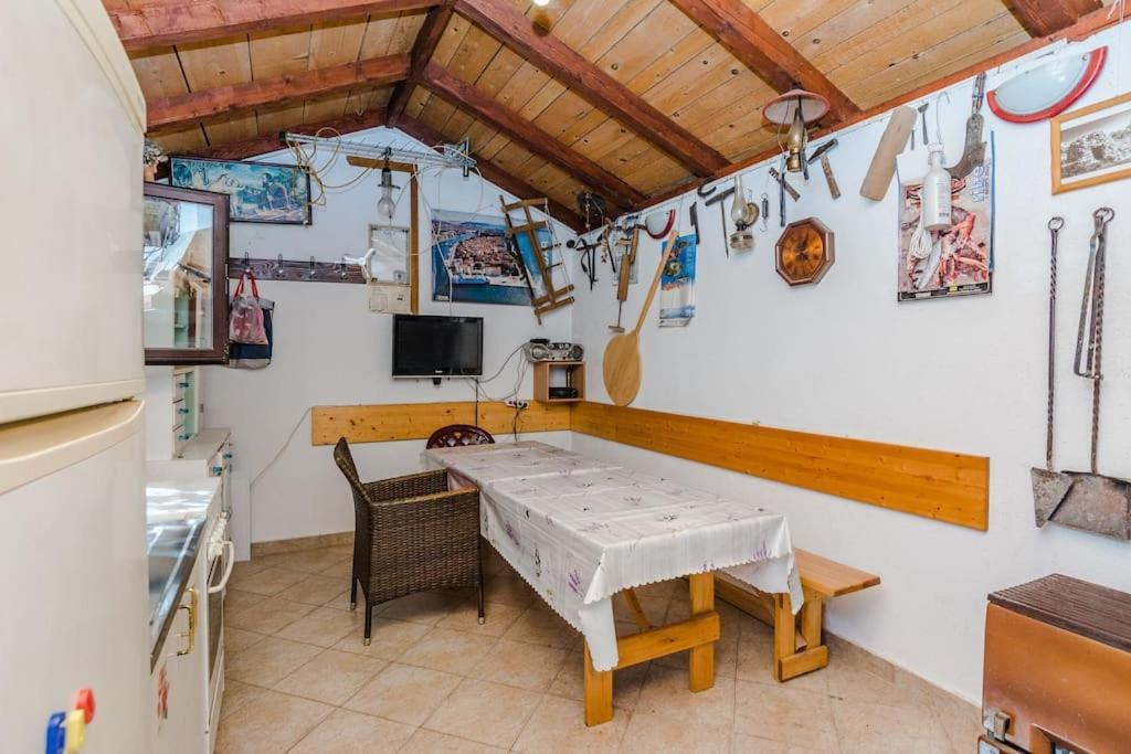 Apartment Roko - Up To 4 People With Free Parking Zara Esterno foto