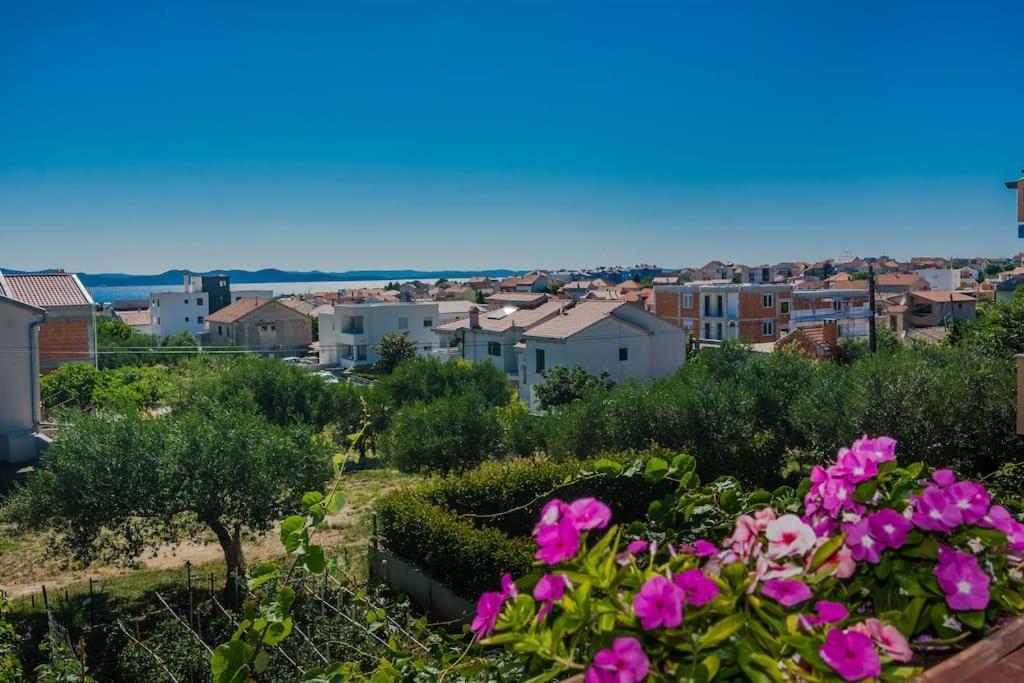 Apartment Roko - Up To 4 People With Free Parking Zara Esterno foto