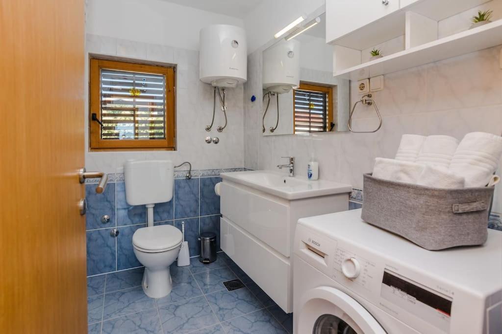 Apartment Roko - Up To 4 People With Free Parking Zara Esterno foto