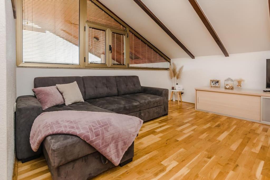 Apartment Roko - Up To 4 People With Free Parking Zara Esterno foto